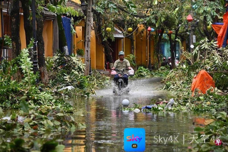 台风“奥鹿”袭越南中部 逾30万人漏夜疏散